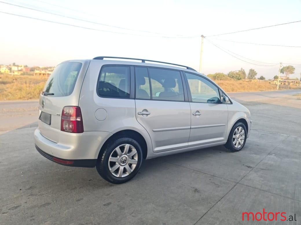 2007' Volkswagen Touran photo #6
