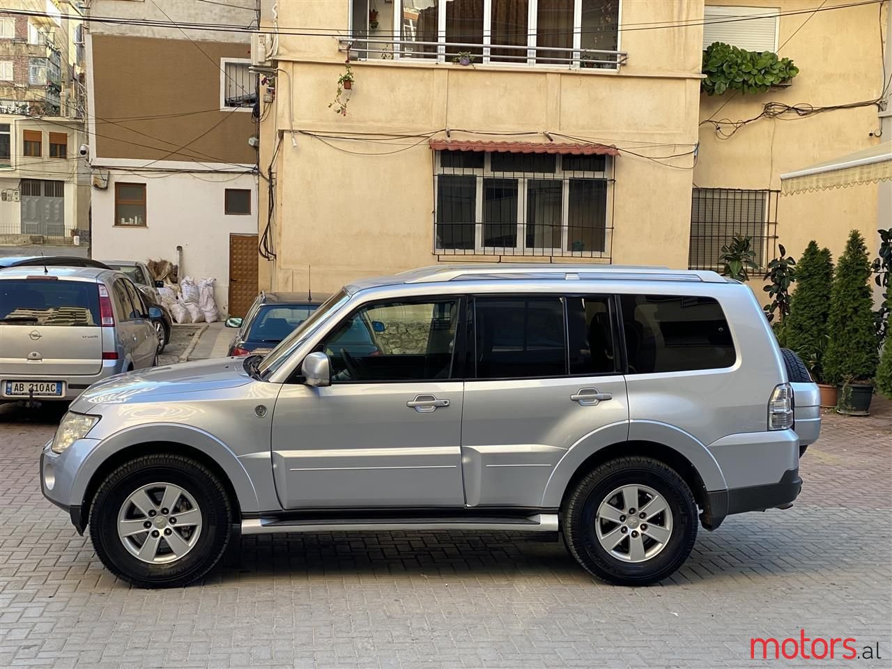 2008' Mitsubishi Pajero photo #2