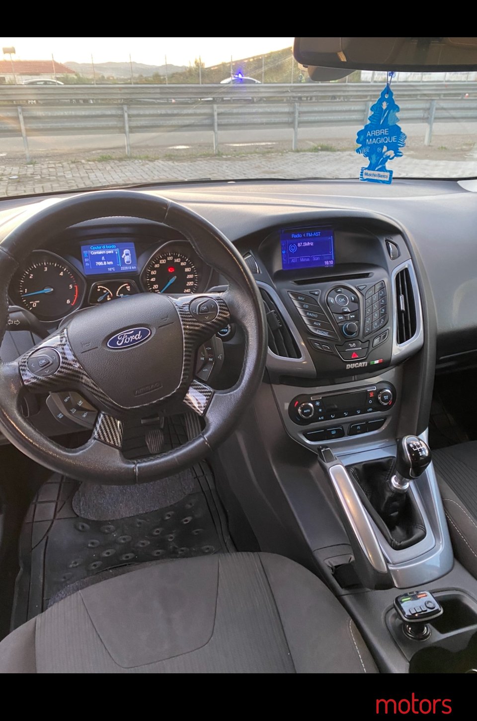 2011' Ford Focus photo #7