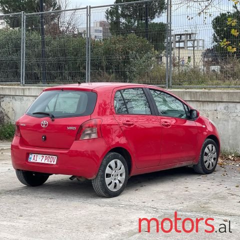 2004' Toyota Yaris photo #5