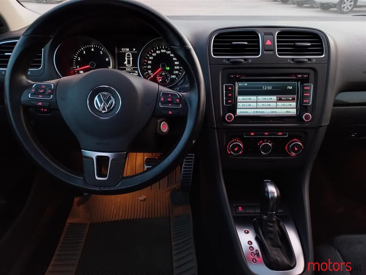 2013' Volkswagen Golf photo #5