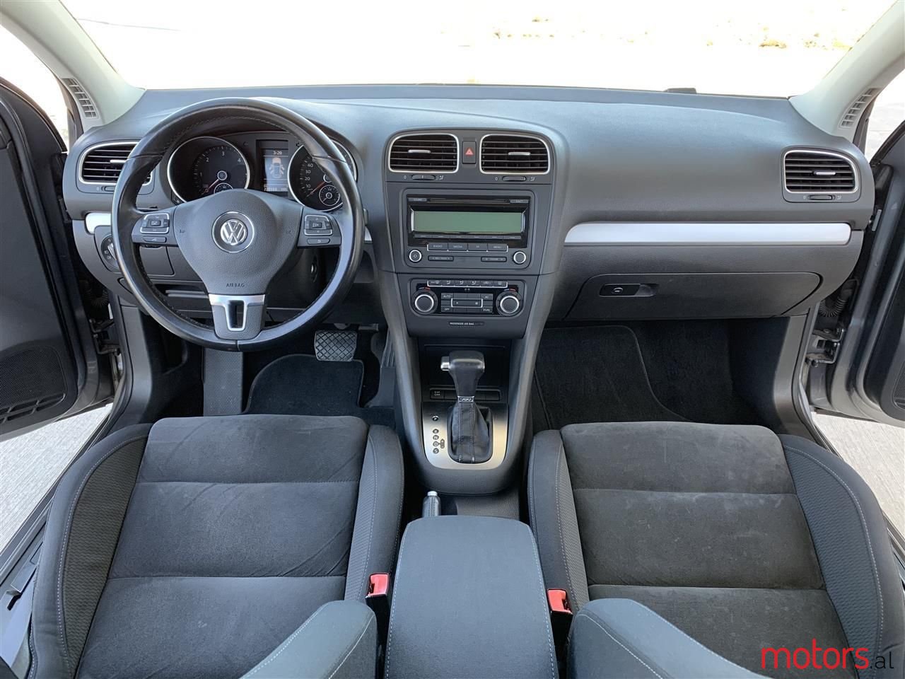 2010' Volkswagen Golf photo #4