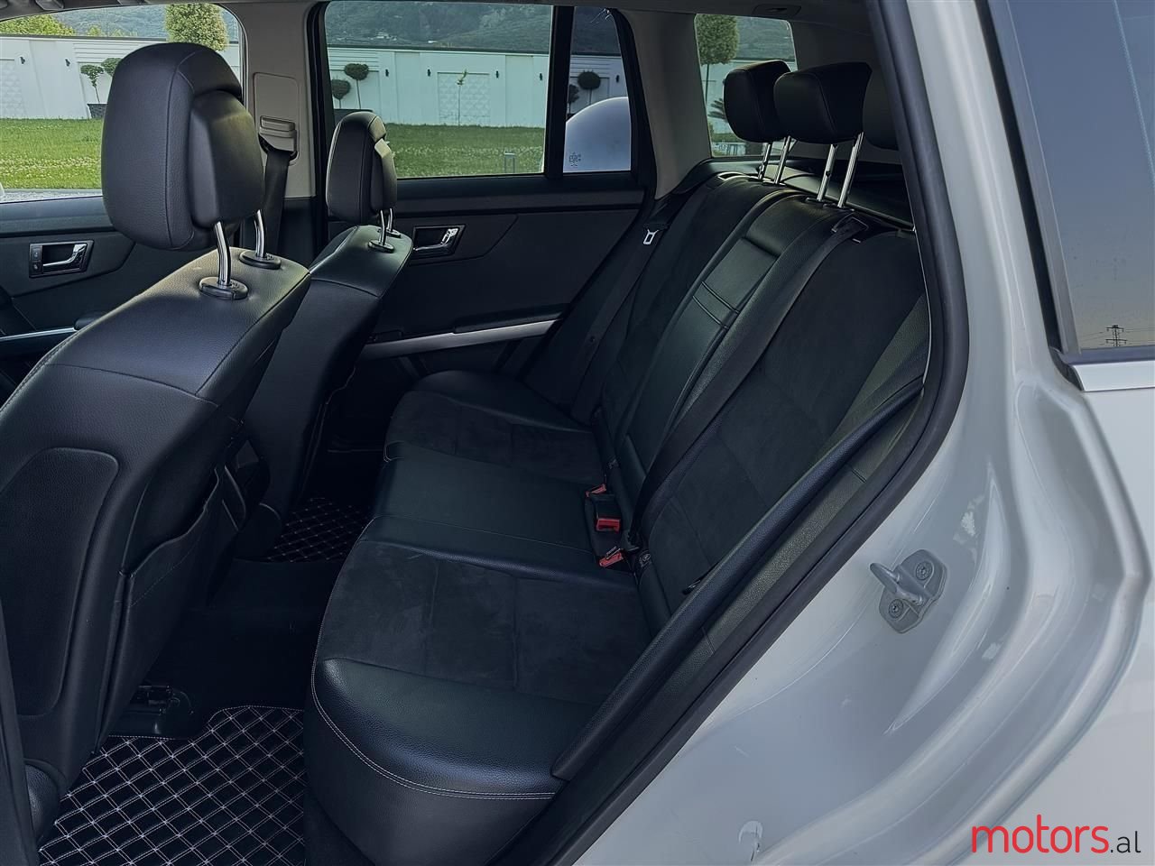 2009' Mercedes-Benz GLK 220 photo #3