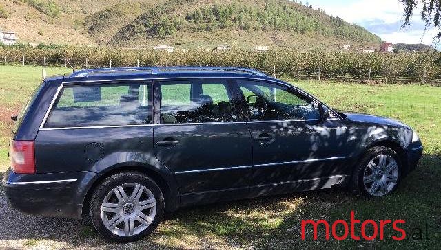 2001' Volkswagen Passat photo #1