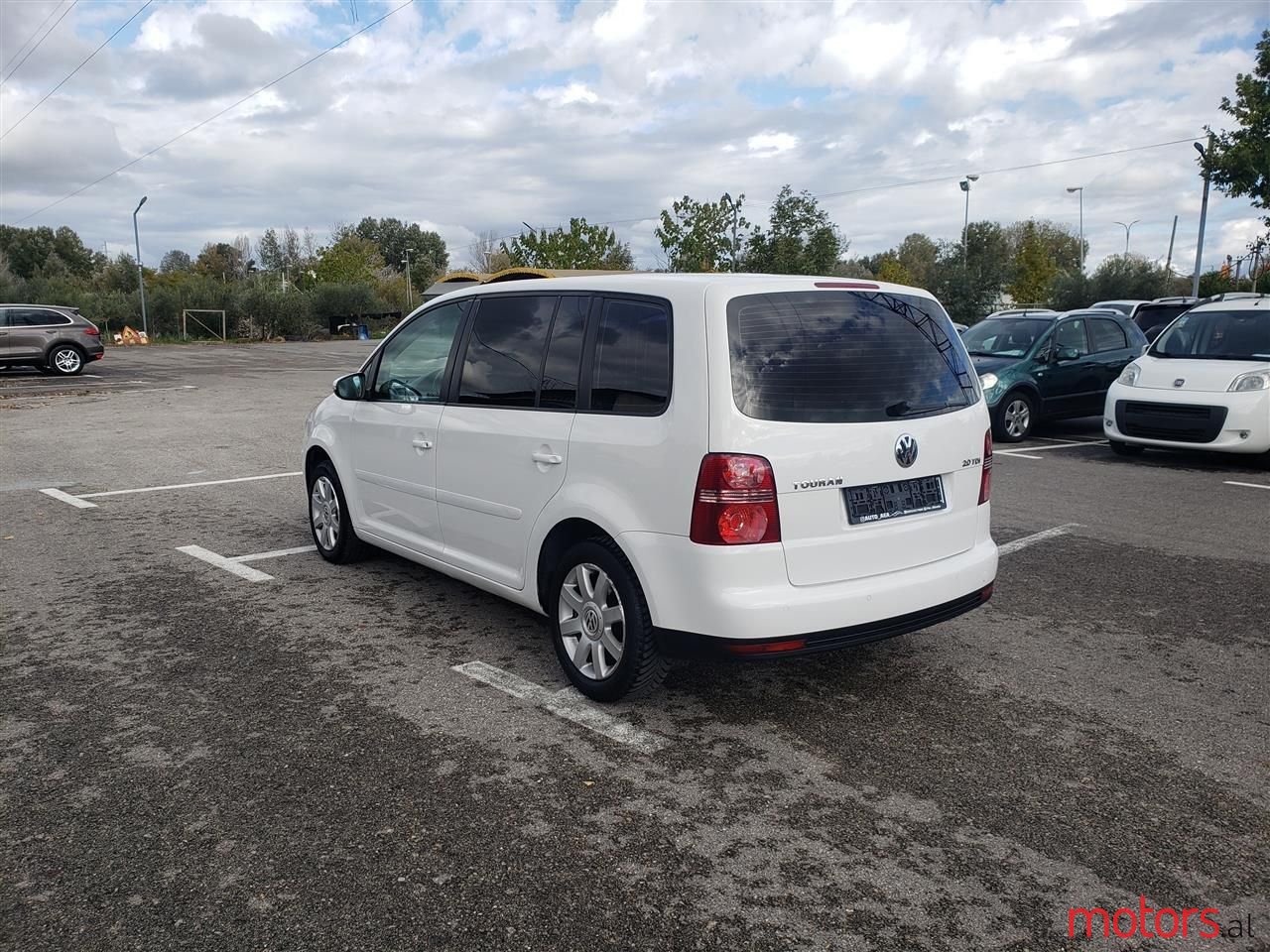2010' Volkswagen Touran photo #1