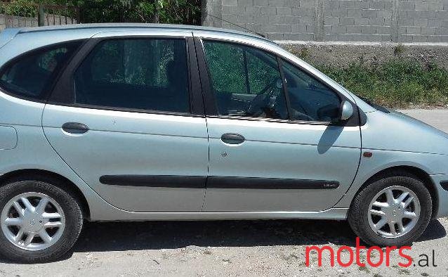 2001' Renault Megane photo #1