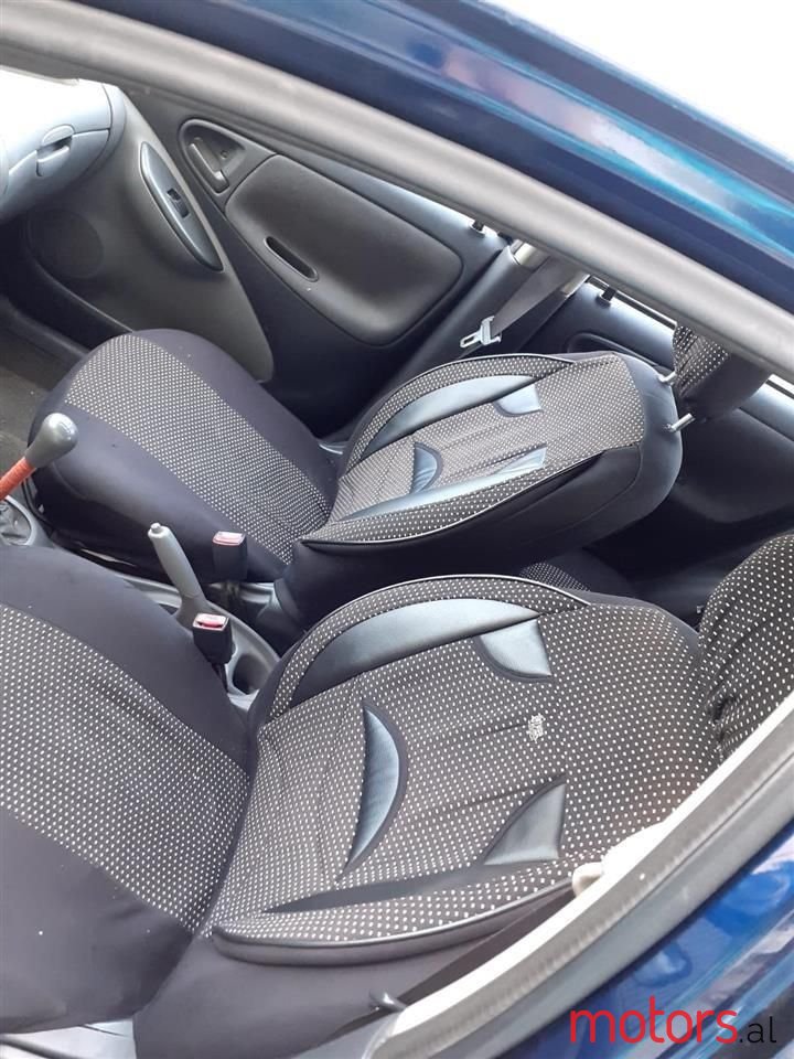 2002' Toyota Yaris photo #3