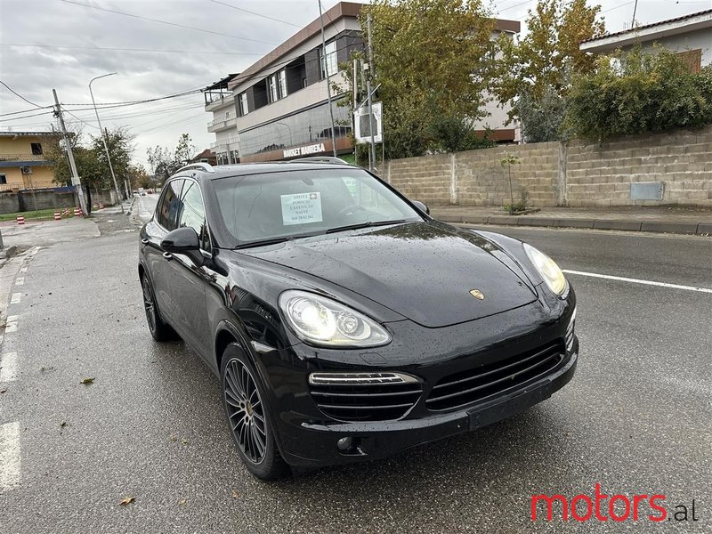 2011' Porsche Cayenne photo #2