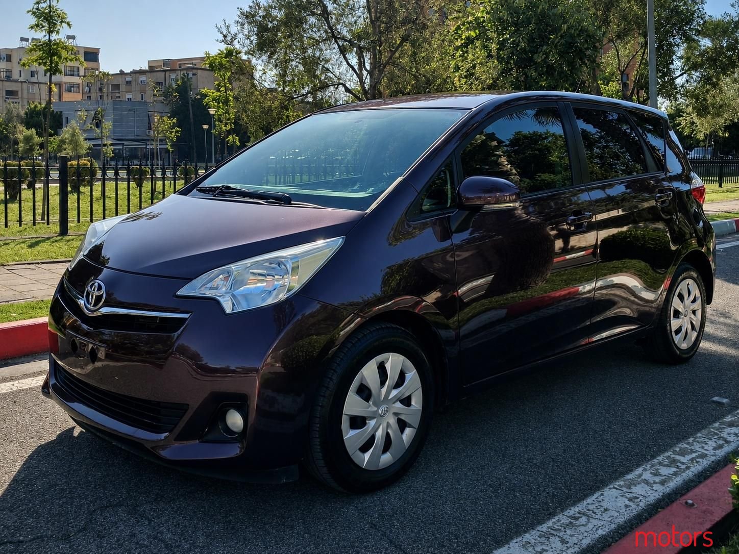 2011' Toyota Verso-S photo #6