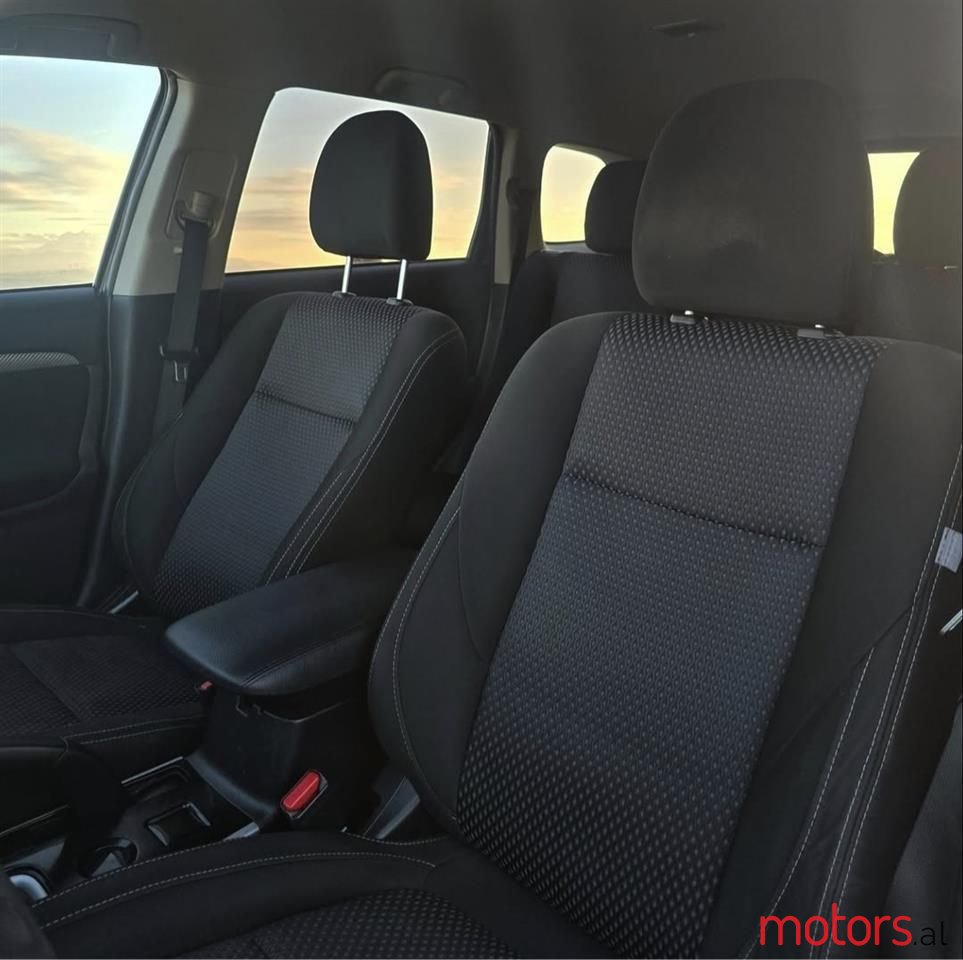 2018' Mitsubishi Outlander photo #4