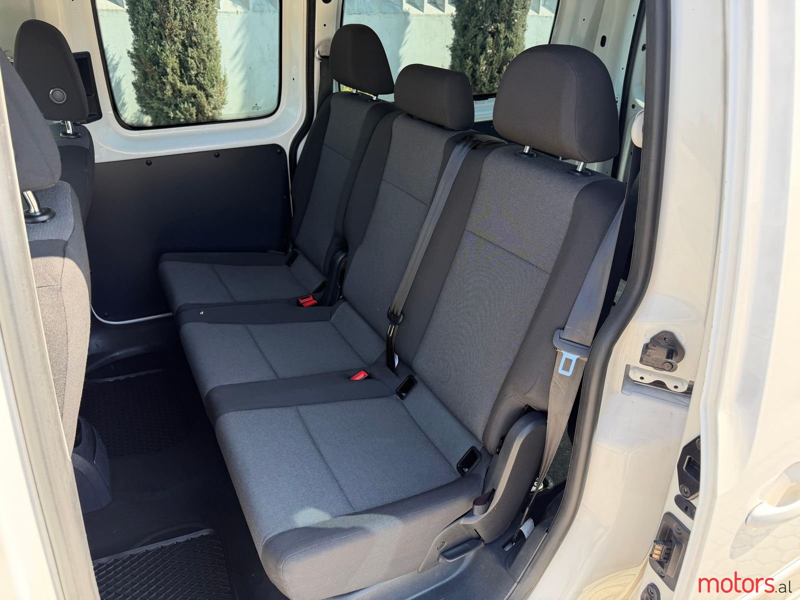 2017' Volkswagen Caddy photo #3