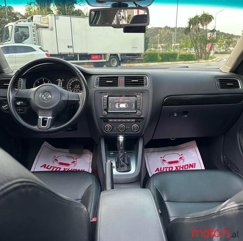 2012' Volkswagen Jetta photo #6