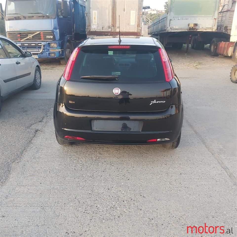 2010' Fiat Grande Punto photo #2