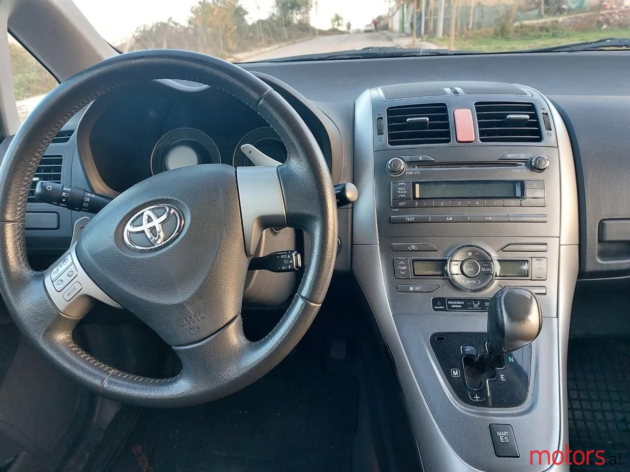 2008' Toyota Auris photo #2