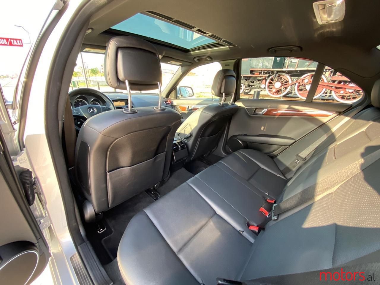 2009' Mercedes-Benz C 300 photo #2