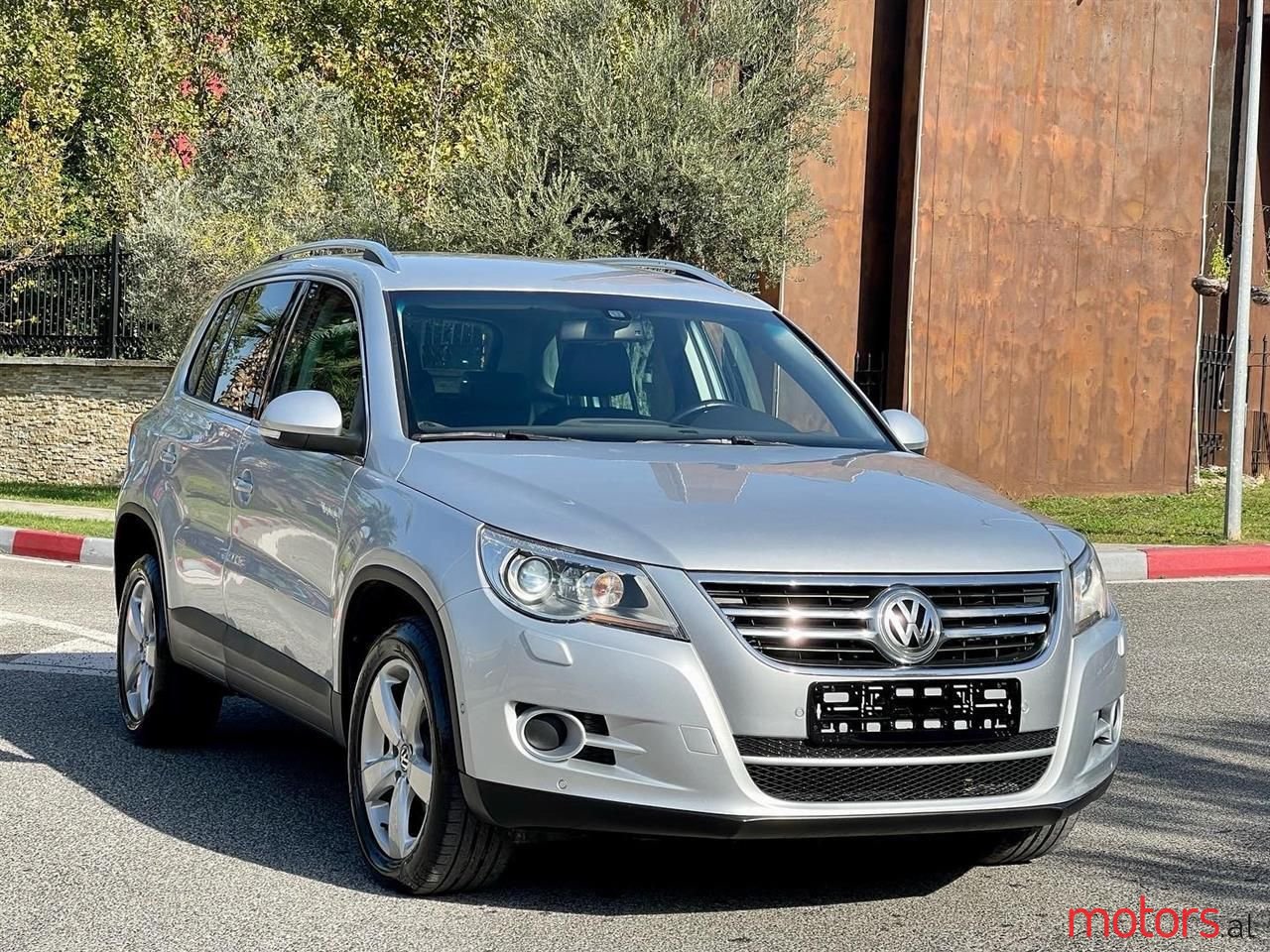 2009' Volkswagen Tiguan photo #2