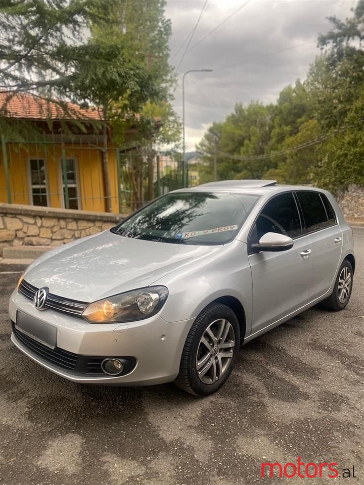 2011' Volkswagen Golf photo #3