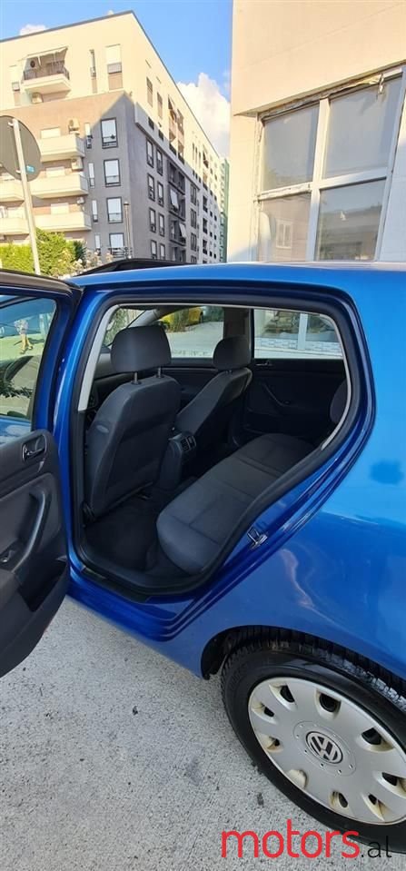 2004' Volkswagen Golf photo #6