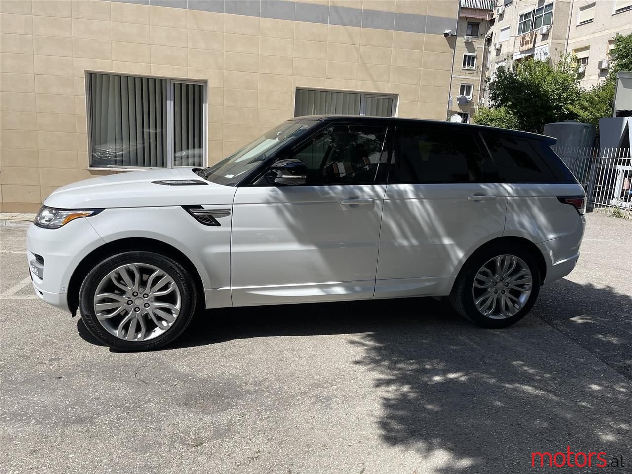 2014' Land Rover Range Rover Sport photo #2