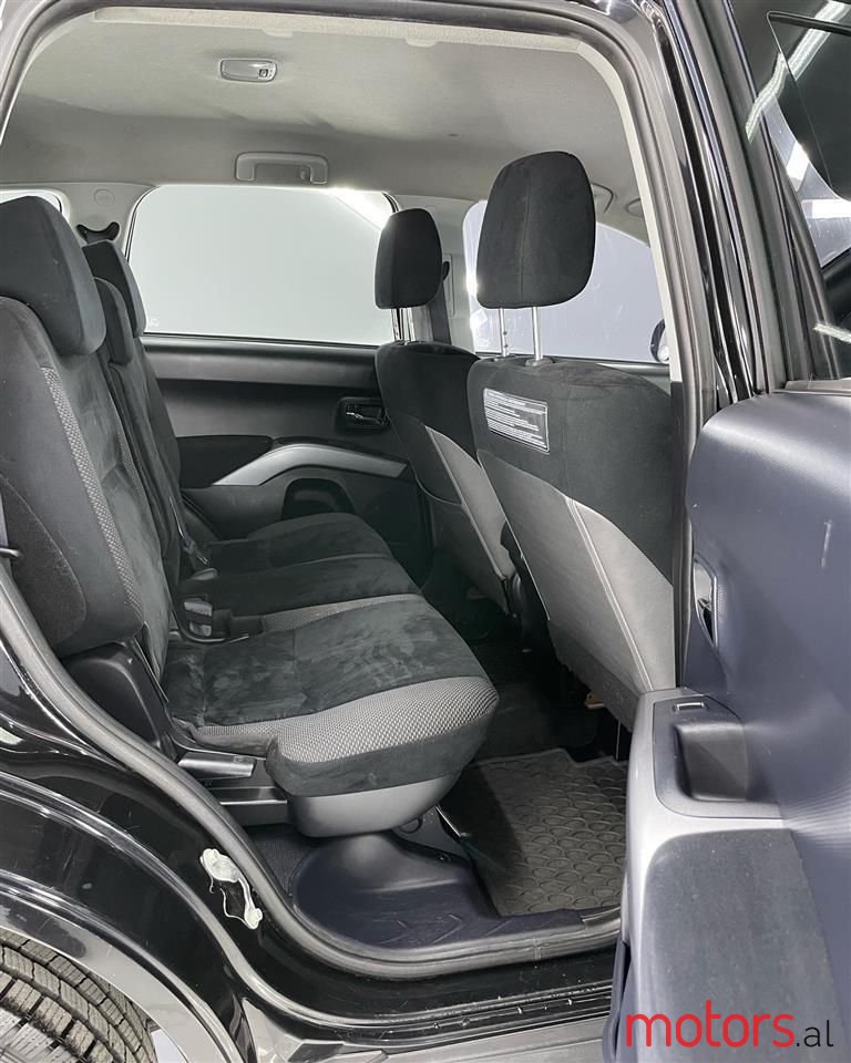 2011' Mitsubishi Outlander photo #5