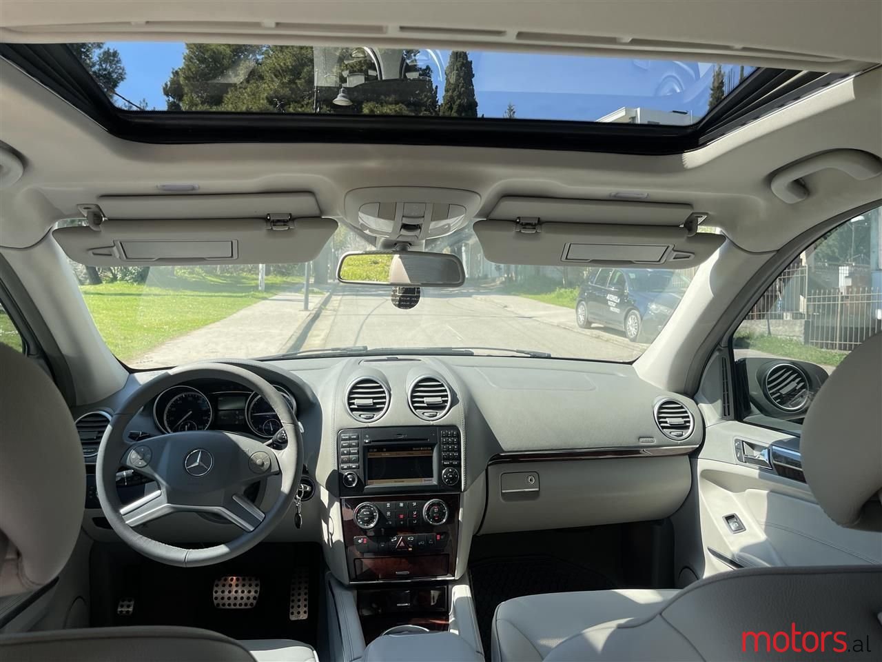 2011' Mercedes-Benz GL 350 photo #6