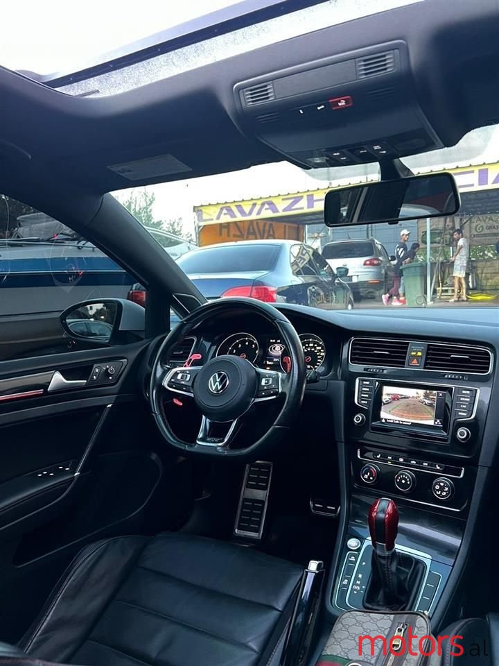 2015' Volkswagen Golf photo #3