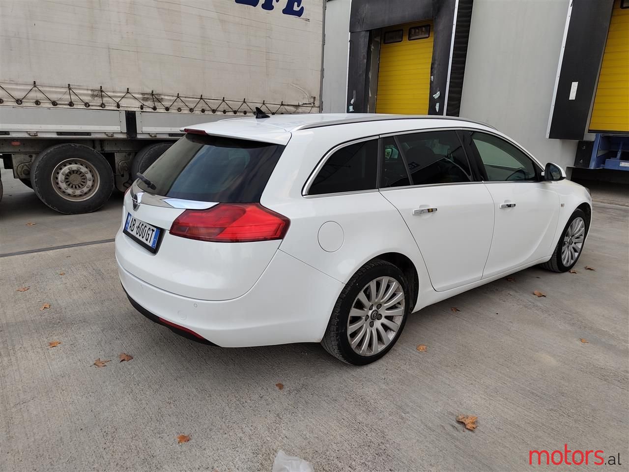 2011' Opel Insignia photo #2