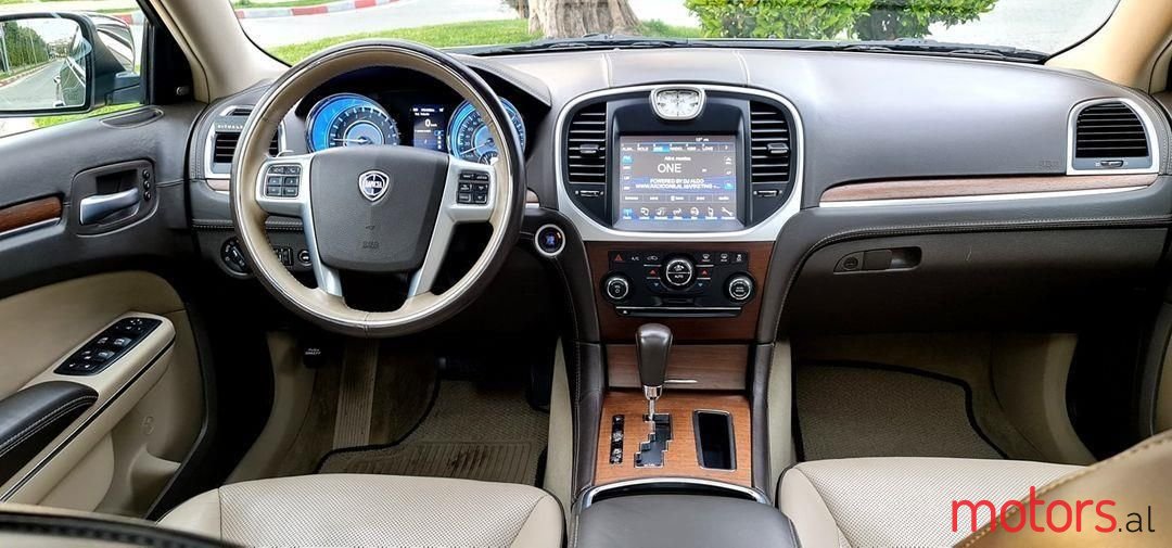 2012' Lancia Thema photo #3