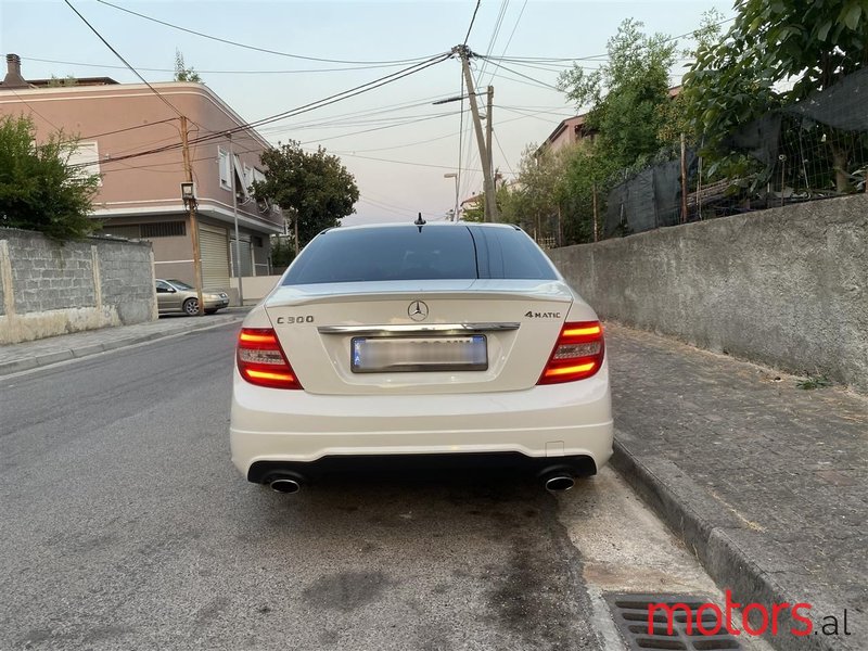 2012' Mercedes-Benz C 300 photo #3