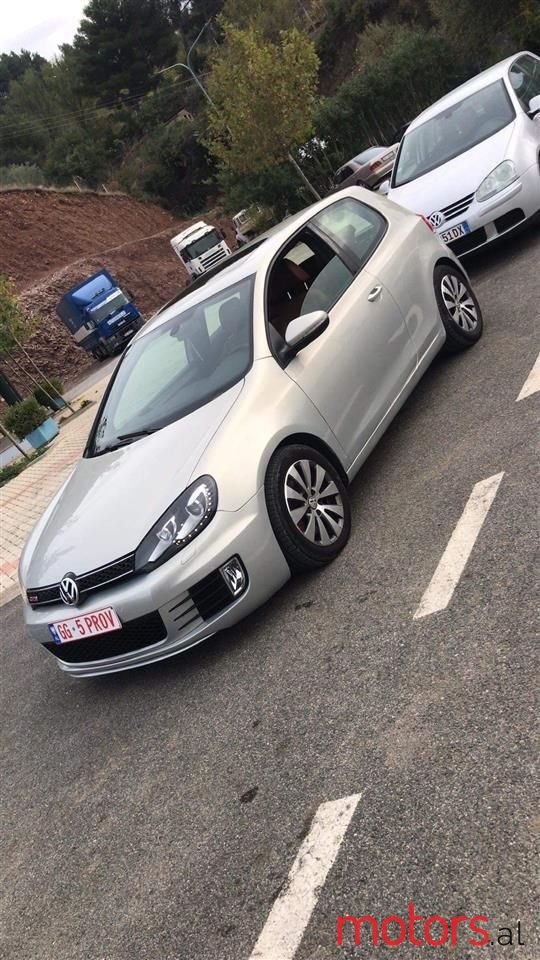 2011' Volkswagen Golf photo #1