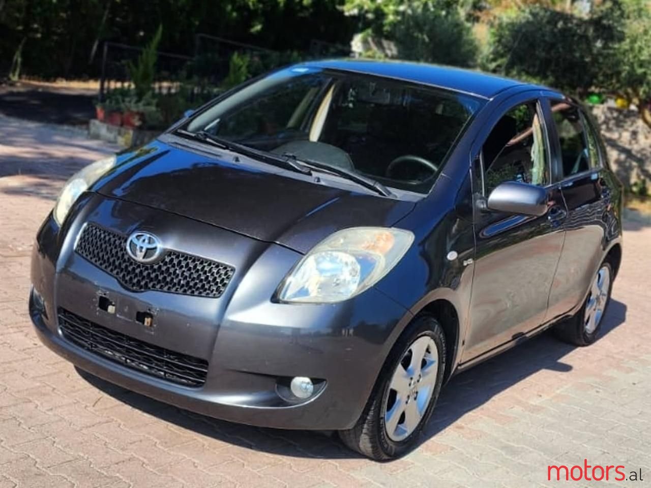 2009' Toyota Yaris photo #1