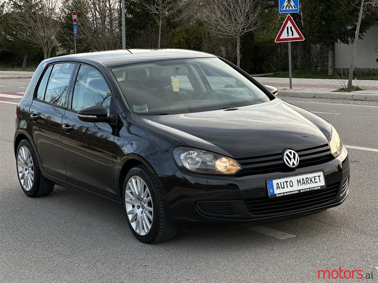 2011' Volkswagen Golf photo #1