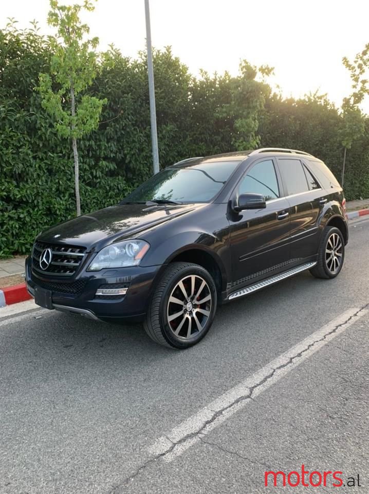 2011' Mercedes-Benz 350 photo #3