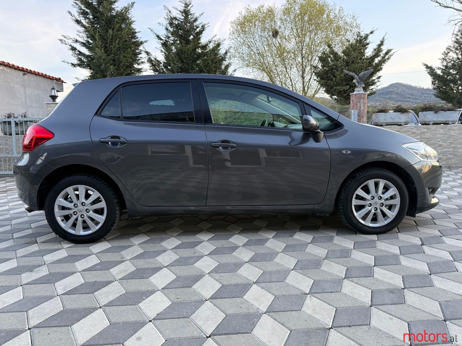 2007' Toyota Auris photo #3