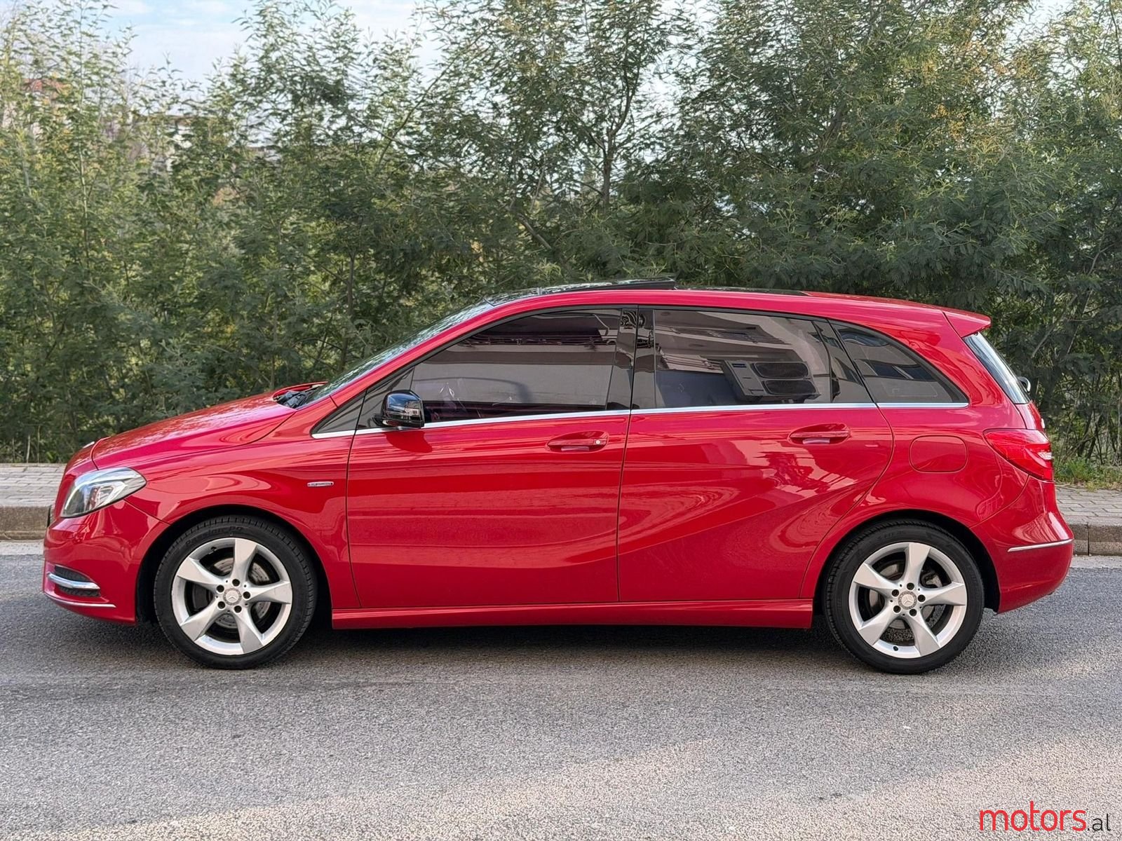 2012' Mercedes-Benz B 200 photo #4