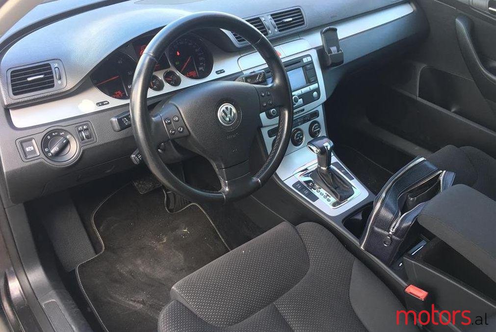 2008' Volkswagen Passat photo #1