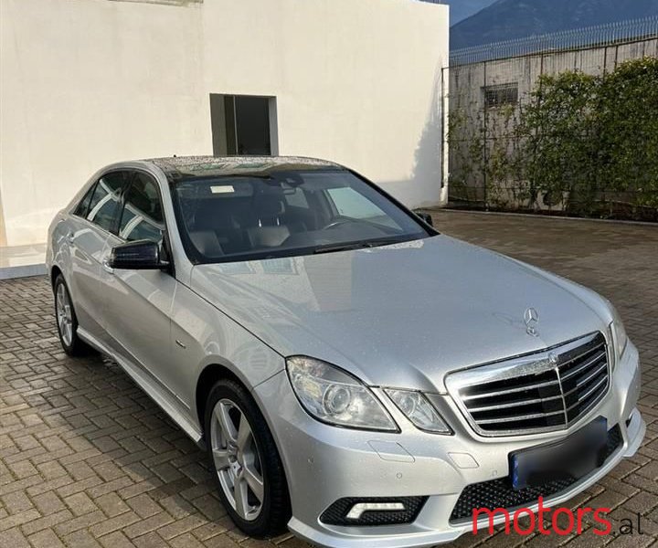 2011' Mercedes-Benz E 350 photo #1