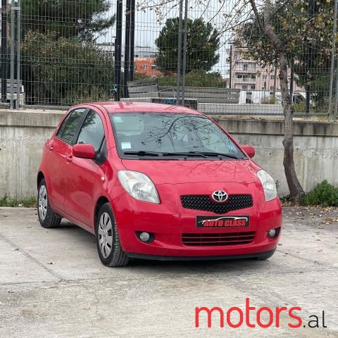 2004' Toyota Yaris photo #2