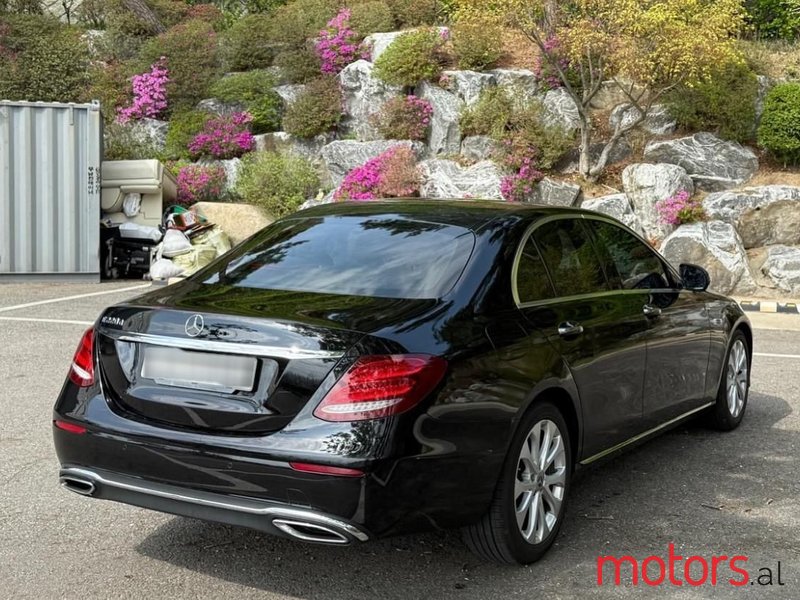 2017' Mercedes-Benz E 220 photo #2