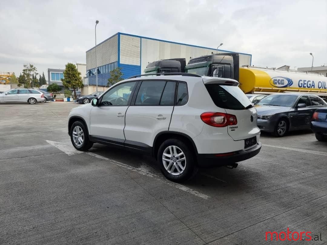 2010' Volkswagen Tiguan photo #4