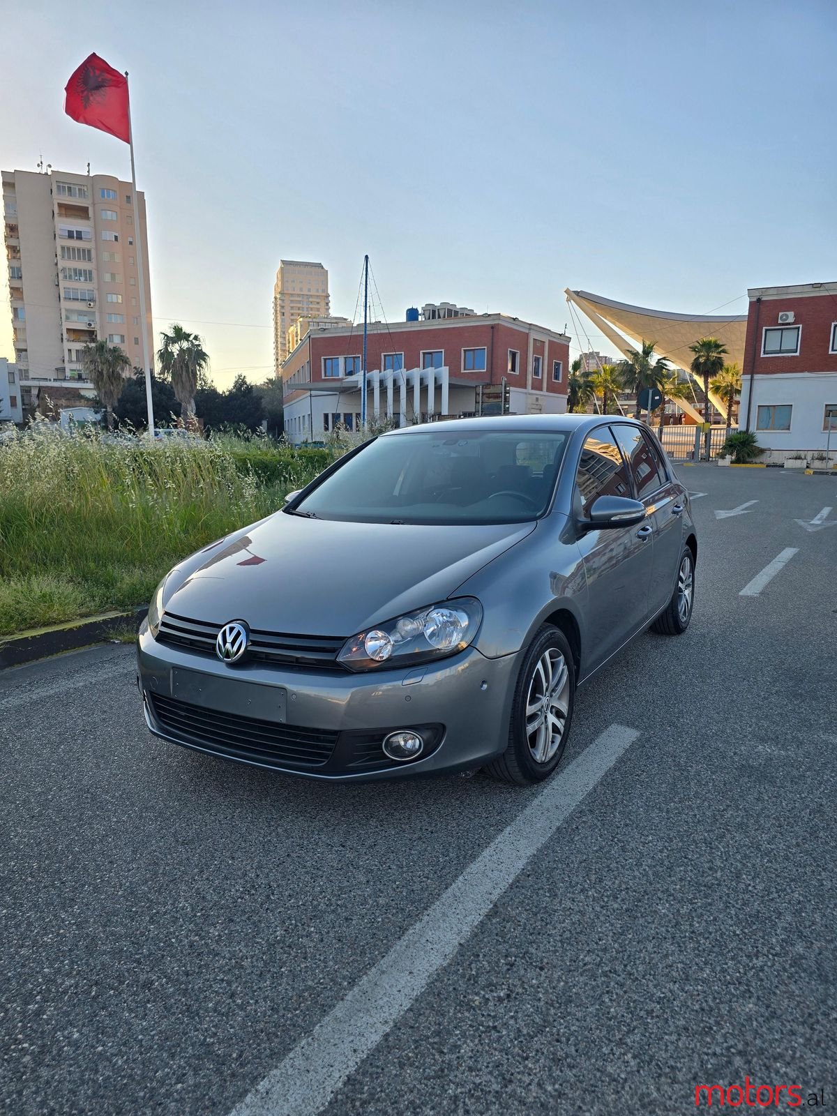 2011' Volkswagen Golf photo #2