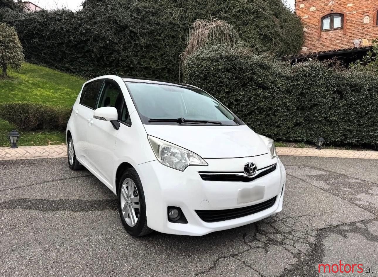 2012' Toyota Verso-S photo #6
