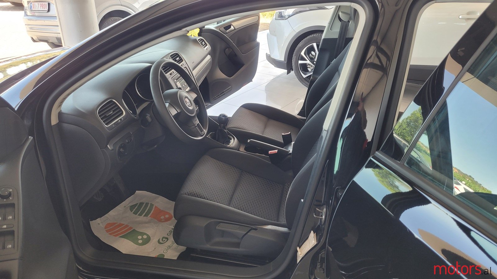 2012' Volkswagen Golf photo #4