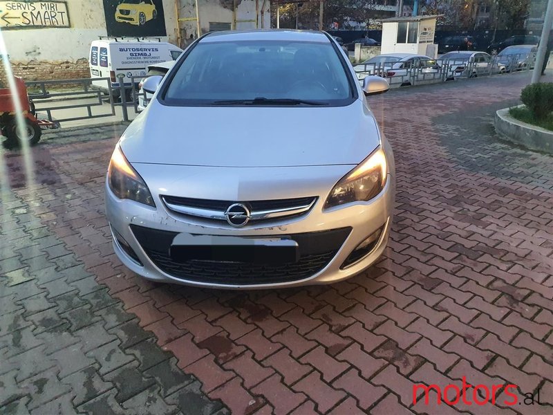 2012' Opel Astra photo #1