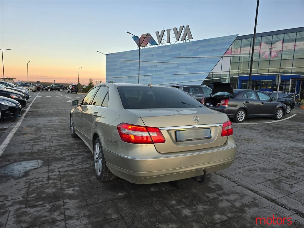2010' Mercedes-Benz E 220 photo #2