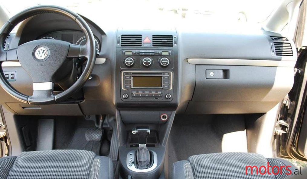2006' Volkswagen Touran photo #3
