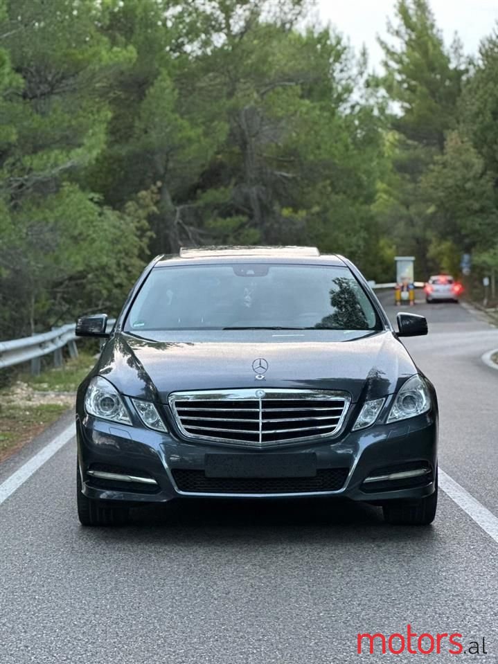 2011' Mercedes-Benz E 220 photo #6