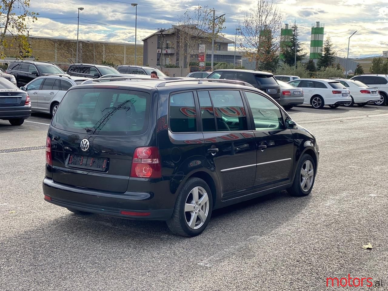 2008' Volkswagen Touran photo #2