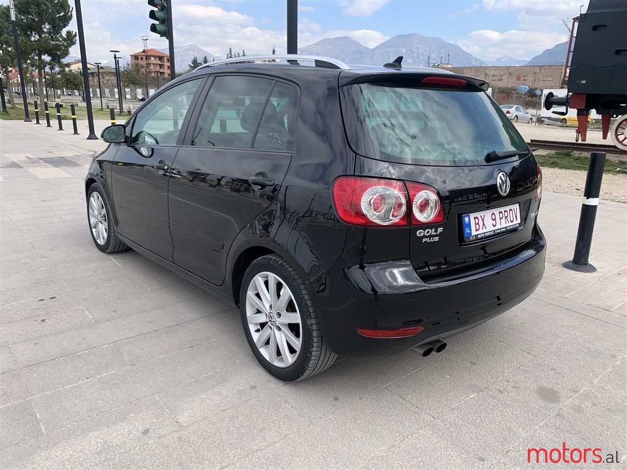 2010' Volkswagen Golf Plus photo #2