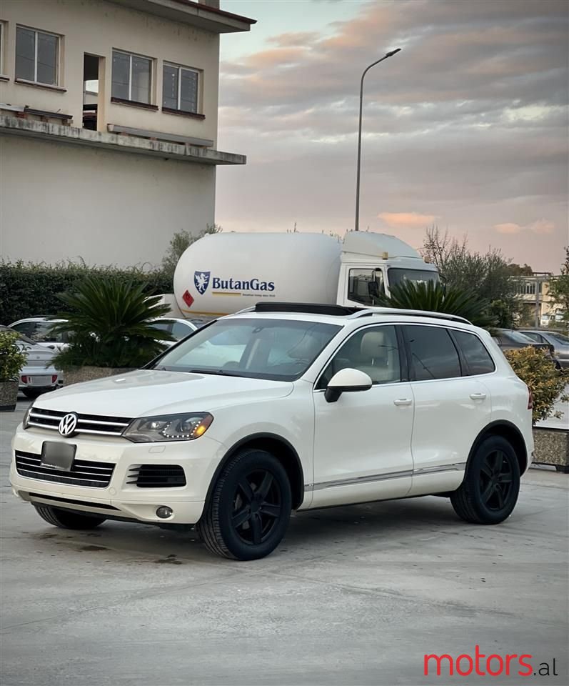 2012' Volkswagen Touareg photo #1